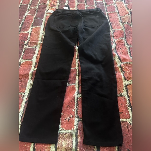 NWT DL1961 Coco Curvy Ankle jeans size 31
Pro 360 comfort stretch 
Inseam 30” - Picture 2 of 8